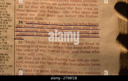 Aperto Bible John 5:24 Foto Stock