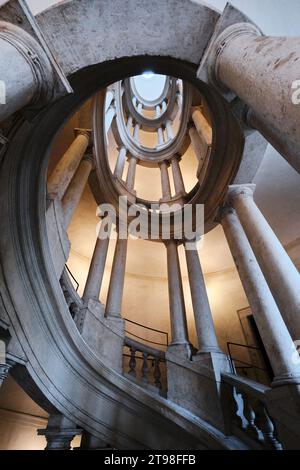 La Galleria Nazionale d'Arte Antica o Galleria Nazionale d'Arte Antica, a Palazzo Barberini. La scala elicoidale di Borromini a Roma, Italia Foto Stock