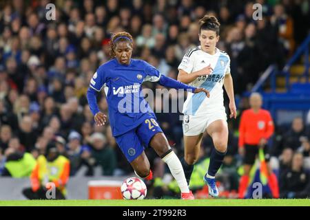 Londra, Regno Unito. 23 novembre 2023. Londra, Inghilterra, 23 novembre 2023: Kadeisha Buchanan (26 Chelsea) in azione durante la partita UEFA Women's Champions League tra Chelsea e Paris FC allo Stamford Bridge di Londra, Inghilterra (Alexander Canillas/SPP) credito: SPP Sport Press Photo. /Alamy Live News Foto Stock