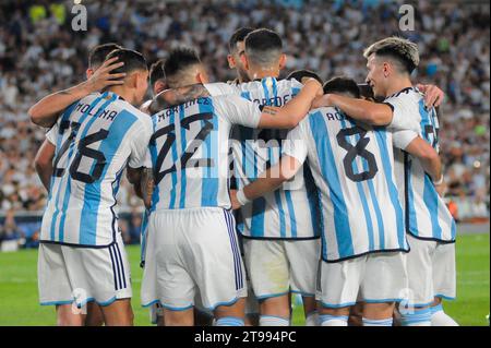 Buenos Aires, Argentina. 23 marzo 2023. I giocatori argentini celebrano il gol durante la partita tra Argentina e Panama. Foto Stock