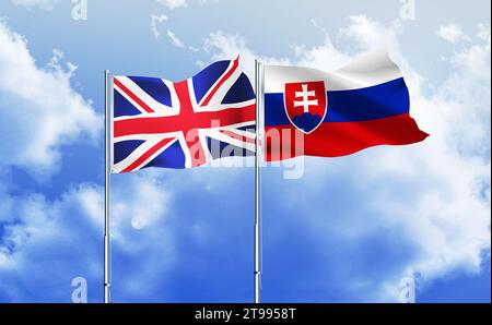 Slovacchia, Regno Unito bandiera insieme sventolando contro il cielo blu Foto Stock