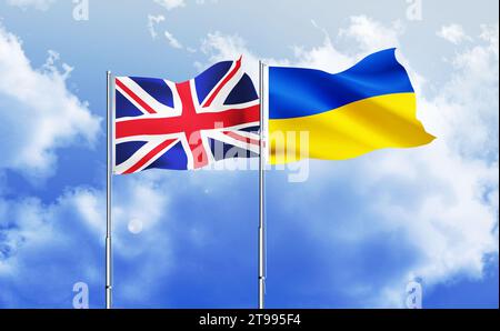 Ucraina, Regno Unito bandiera insieme sventolando contro il cielo blu Foto Stock