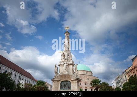Foto dell'ex moschea di Pecs, ora chiesa delle Candelora nel centro della città della Beata Vergine Maria, a Pecs, Ungheria. La chiesa di Candlemas del centro città del BL Foto Stock