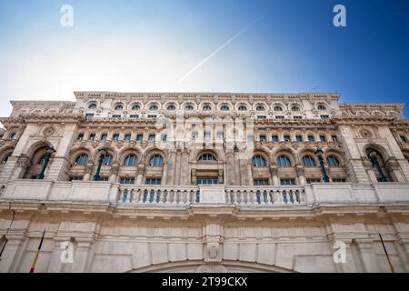 Foto del Parlamento rumeno a Bucarest, Romania. Il Palazzo del Parlamento, noto anche come Casa della Repubblica o Casa del popolo Foto Stock