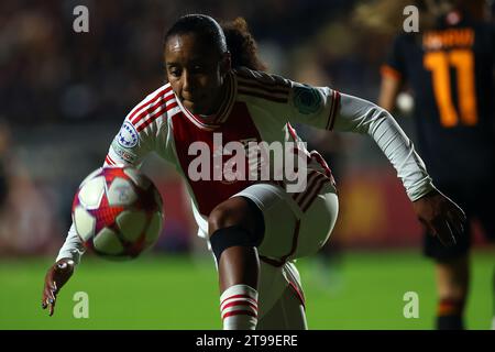 Roma, Italia. 23 novembre 2023. Roma, Italia 23.11.2023: Ashleigh Weerden (Ajax) in azione durante la UEFA Women's Champions League 2023-2024, gruppo C partita di calcio AS ROMA vs AJAX al tre Fontane di Roma. Credito: Agenzia fotografica indipendente/Alamy Live News Foto Stock