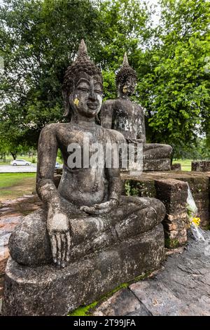 Parco storico di Sukhothai, Wat Phra Phai Luang, statue di buddha, Sukhothai, Thailandia, Sud-est asiatico, Asia Foto Stock