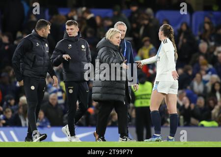 Londra, Regno Unito. 23 novembre 2023. Londra, Inghilterra, 23 novembre 2023: La manager del Chelsea Emma Hayes durante la partita di UEFA Women's Champions League tra Chelsea e Paris FC allo Stamford Bridge di Londra, Inghilterra (Alexander Canillas/SPP) credito: SPP Sport Press Photo. /Alamy Live News Foto Stock