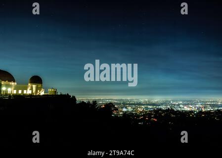 Vista notturna dell'Osservatorio Griffith sul Monte Holywood e sullo skyline di Los Angeles - California, USA Foto Stock