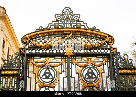 logo del portale logo della città francese bordeaux porta dorata nella facciata accesso al municipio nell'edificio centrale palais rohan municipio in francia Foto Stock