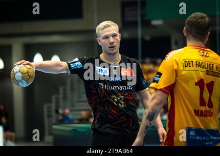 Odense, Danimarca. 23 novembre 2023. Magnus Saugstrup (23) dello SC Magdeburg visto nel match di EHF Champions League tra GOG e SC Magdeburg alla Jyske Bank Arena di Odense. (Foto: Gonzales Photo/Alamy Live News Foto Stock