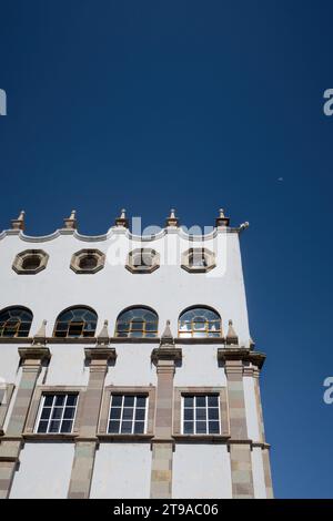 Un campus universitario di Guanajuato UG, un centro educativo con diverse discipline, architettura storica e una vivace comunità studentesca Foto Stock