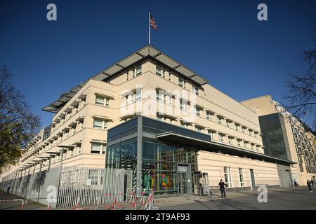 Berlino, Germania - 30 ottobre 2022: Ambasciata degli Stati Uniti d'America a Berlino Foto Stock