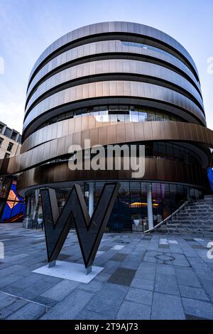 Edimburgo, Regno Unito. 23 novembre 2023 nella foto: The W Hotel nel St James Quarter di Edimburgo, che aprirà ai clienti il 29 novembre 2023. Foto Stock