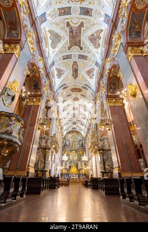 Czestochowa, Polonia - 19 luglio 2023: Interno del monastero fortificato e della chiesa di Jasna Gora. Sito di pellegrinaggio cattolico polacco a Czestochowa in Polonia. Foto Stock