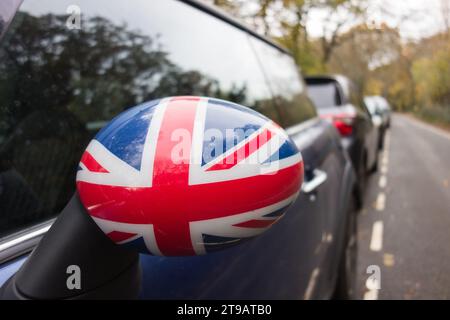 Primo piano di uno specchietto laterale Mini Cooper Union Jack lato sinistro Foto Stock