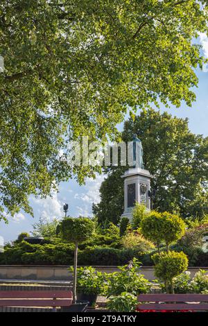 Czestochowa, Polonia - 19 luglio 2023: Giardino e parco del monastero fortificato e della chiesa di Jasna Gora. Sito di pellegrinaggio cattolico polacco con Madonnain Nera Czestochowa in Polonia. Foto Stock