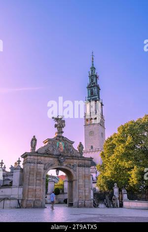 Czestochowa, Polonia - 19 luglio 2023: Monastero fortificato e chiesa di Jasna Gora. Sito di pellegrinaggio cattolico polacco con Madonna Nera a Czestochowa in Polonia. Foto Stock