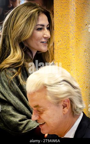 L'AIA - Dilan Yesilgoz (VVD) e Geert Wilders (PVV) durante un incontro con la presidente della camera vera Bergkamp alla camera dei rappresentanti. Lo scopo della riunione è quello di nominare un esploratore il cui compito è quello di discutere con le fazioni e di indagare quali opzioni di coalizione vedono di fronte a loro. ANP SEM VAN DER WAL paesi bassi Out - belgio Out Foto Stock