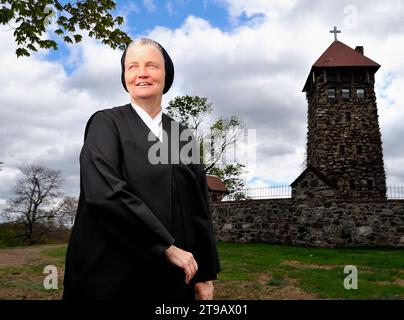 Suora prima della corsa Foto Stock