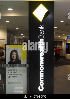 Australia, Canberra, 16 novembre 2023. Logo e segno della Commonwealth Bank of Australia Foto Stock