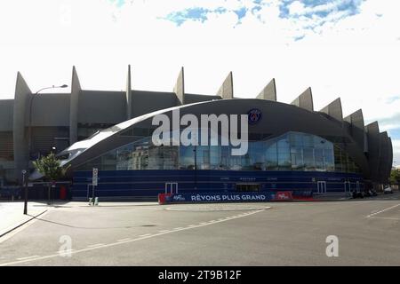 Parigi, Francia - 9 agosto 2017: Il Parc des Princes è uno stadio di calcio con posti a sedere a Parigi. La sede si trova nel sud-ovest della Francia Foto Stock