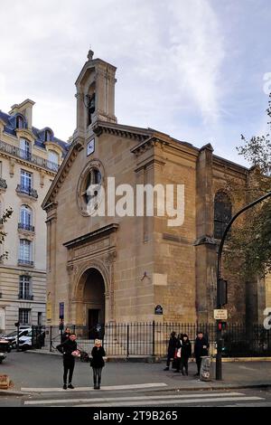 Parigi, Francia - 23 ottobre 2018: Monastero di nostra Signora della presenza di Dio (in francese: Monastère Notre-Dame de la Présence de Dieu) Place Victor Hugo Foto Stock