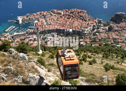 Dubrovnik, Croazia - 3 luglio 2021: La funivia di Dubrovnik, Croazia. Foto Stock