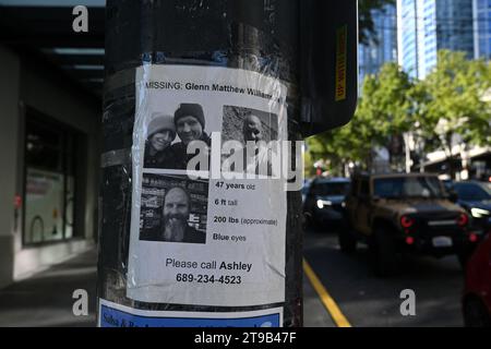 Seattle, WA, USA - 3 agosto 2023: Annunci di persone scomparse nel centro di Seattle. Foto Stock