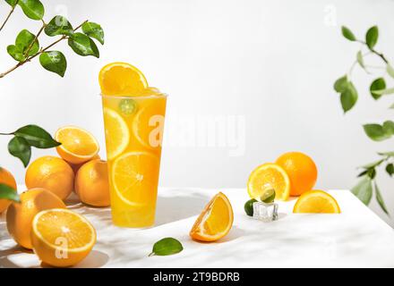 Splendide immagini di bevande alla frutta, foto di alta qualità bellissime tazze Foto Stock