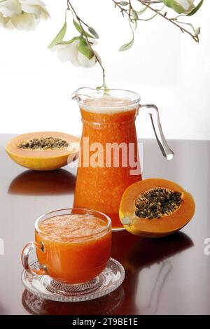 Splendide immagini di bevande alla frutta, foto di alta qualità bellissime tazze Foto Stock