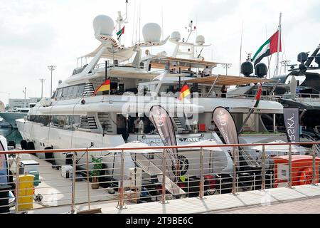 24 novembre 2023, Yas Marina Circuit, Abu Dhabi, Formula 1 Etihad Airways Abu Dhabi Grand Prix 2023, nella foto lo yacht di Robert Geiss Indigo Star nel porto Yas Marina di Abu Dhabi. Foto Stock