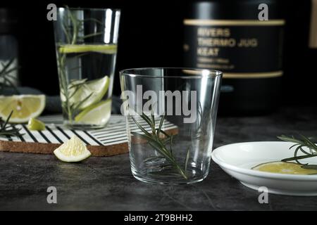 Bellissime immagini di bevande disintossicanti, immagini di kumquat e succo di cetriolo Foto Stock