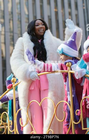 Vereinigte Staaten. 23 novembre 2023. New York, USA, 23 novembre 2023 - Brandy al Macys Thanksgiving Day Parade 2023 il 23 novembre 2023 a New York City Credit: Giada Papini Rampelotto/EuropaNewswire/dpa/Alamy Live News Foto Stock