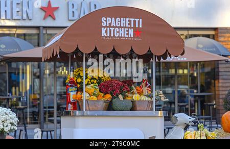Sofia, Bulgaria - 16 ottobre 2023: Spaghetti Kitchen Italian Food American Grill Bar presso Vitosha Boulevard nel centro di Capital City, il giorno d'autunno. Foto Stock