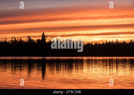 Tramonto sul Lac du Mâle, provincia di Quebec, Canada. Foto Stock