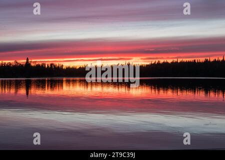 Tramonto sul Lac du Mâle, provincia di Quebec, Canada. Foto Stock