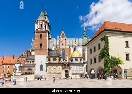 Cracovia, Polonia - 18 luglio 2023: Castello reale Wawel a Cracovia regione di Malopolska in Polonia Foto Stock