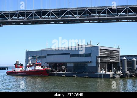 San Francisco, CA, USA - 26 luglio 2023: Stazione dei vigili del fuoco 35 al molo 22 di San Francisco. Foto Stock