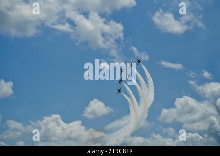 Augusta, GA, USA: 13 maggio 2023 - scintillante dimostrazione di acrobazie aeree da parte della US Air Force Foto Stock
