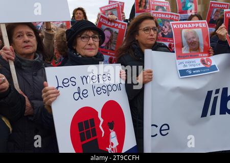 Rassemblement à l'appel de WIZO France pour la libération de tous les otages détenus par le Hamas. Anne Sinclair Benjamin Haddad, Noa étaient présents Foto Stock