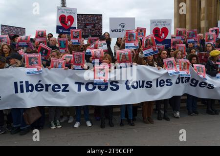 Rassemblement à l'appel de WIZO France pour la libération de tous les otages détenus par le Hamas. Anne Sinclair Benjamin Haddad, Noa étaient présents Foto Stock