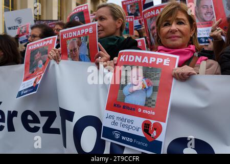 Rassemblement à l'appel de WIZO France pour la libération de tous les otages détenus par le Hamas. Anne Sinclair Benjamin Haddad, Noa étaient présents Foto Stock