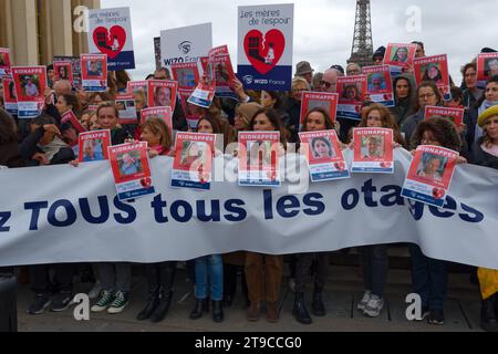 Rassemblement à l'appel de WIZO France pour la libération de tous les otages détenus par le Hamas. Anne Sinclair Benjamin Haddad, Noa étaient présents Foto Stock