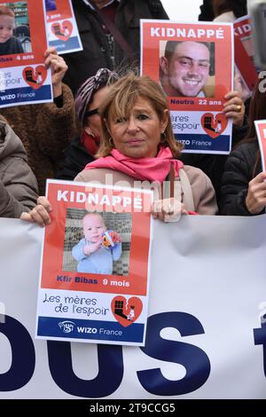 Rassemblement à l'appel de WIZO France pour la libération de tous les otages détenus par le Hamas. Anne Sinclair Benjamin Haddad, Noa étaient présents Foto Stock