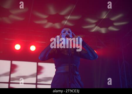 Padova, Italia. 23 novembre 2023: Emma Marrone si esibisce dal vivo presso la Hall di Padova per il suo tour souvenir in da Club Foto Stock