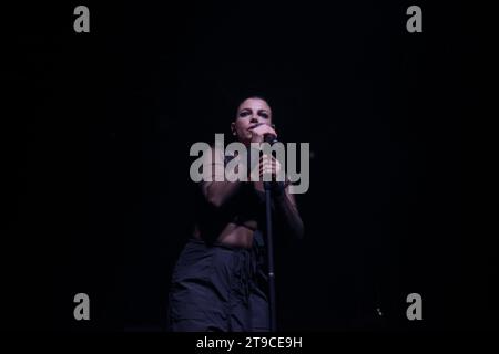 Padova, Italia. 23 novembre 2023: Emma Marrone si esibisce dal vivo presso la Hall di Padova per il suo tour souvenir in da Club Foto Stock