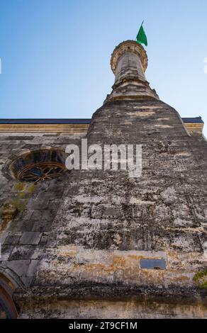 Il minareto della Moschea Fethija nel Bihac centrale nel cantone una-sana, Federazione di Bosnia ed Erzegovina. Costruita nel 1266 come chiesa cattolica Foto Stock