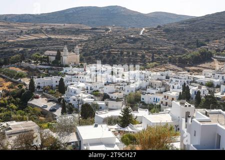 Lefkes, Griechenland. 22 ottobre 2023. Paros, Grecia 2023, vista sulla città di Lefkes, una piccola città nel centro di Paros, vista su Lefkes, una piccola città nel centro di Paros, credito: dpa/Alamy Live News Foto Stock