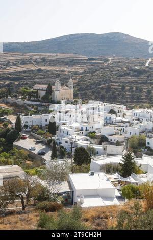 Lefkes, Griechenland. 22 ottobre 2023. Paros, Grecia 2023, vista sulla città di Lefkes, una piccola città nel centro di Paros, vista su Lefkes, una piccola città nel centro di Paros, credito: dpa/Alamy Live News Foto Stock