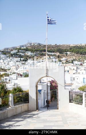 Lefkes, Griechenland. 22 ottobre 2023. Paros, Grecia 2023, vista sulla città di Lefkes, una piccola città nel centro di Paros, vista su Lefkes, una piccola città nel centro di Paros, credito: dpa/Alamy Live News Foto Stock